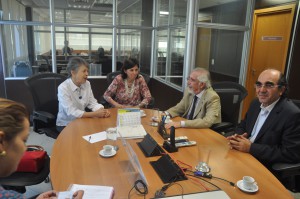 Presidente do CFP, Mariza Borges, e a professora da UnB, Maria Cláudia Oliveira com representantes do CNE: Raimundo Moacir Mendes de Feitosa e Antônio Ibañez.