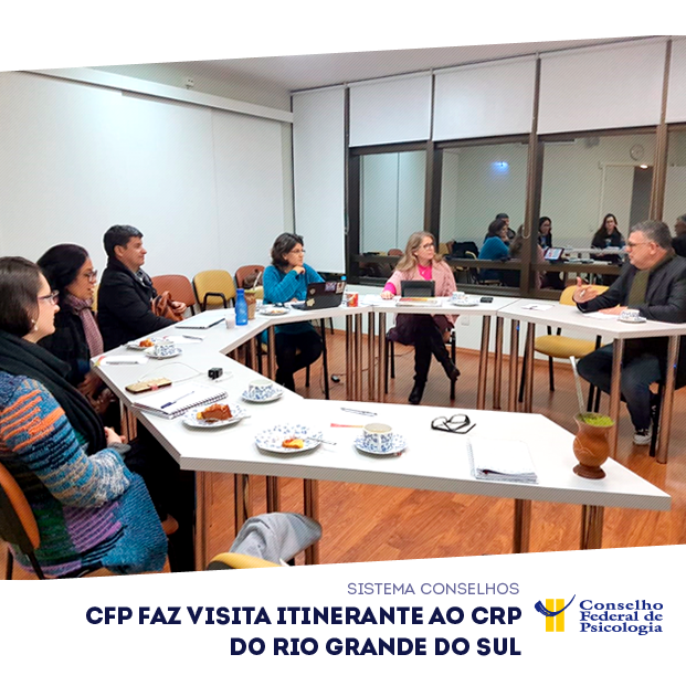 Em uma mesa redonda, diretoria do CFP e do CRP do RS conversam sobre pautas da Psicologia