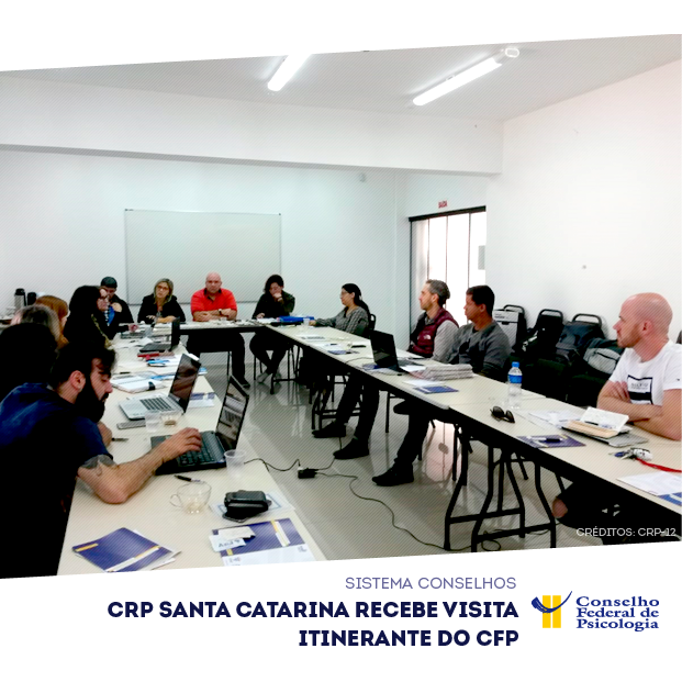 Em mesas formando a letra U, conselheiros do CFP e do CRP-12 discutem pautas comuns da Psicologia