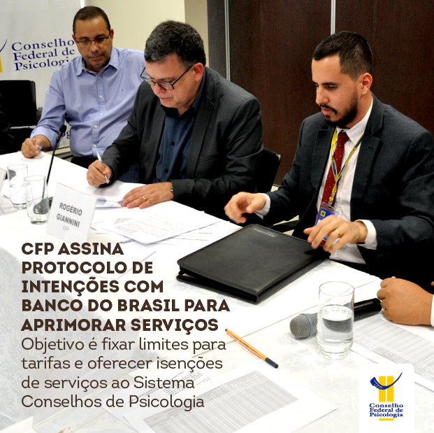 Foto mostra assinatura de protocolo de intenções. Logo do CFP está localizado no canto inferior direito