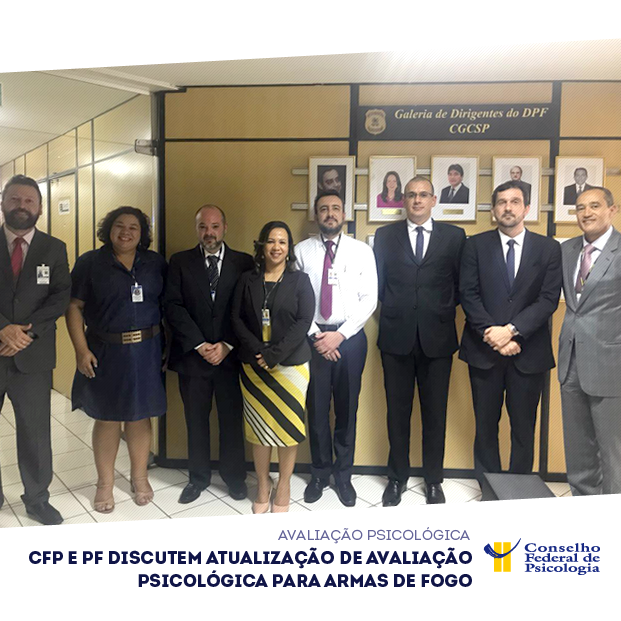 Na foto, conselheiro do CFP e representantes da PF