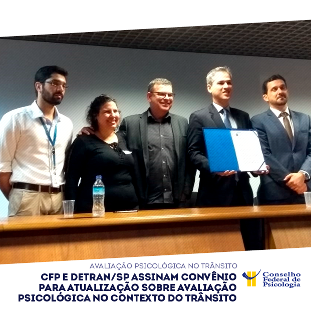 Na foto, presidentes do CFP e do Detran/SP posam com convênio assinado